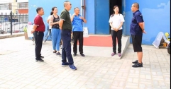 公司領(lǐng)導(dǎo)為高溫下施工人員送去關(guān)懷